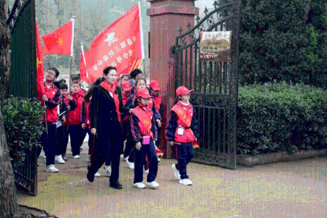 爸爸不孝顺奶奶我看了很不舒服，怎么办才好？游戏画面